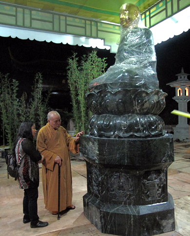 Tượng Phật hoàng bằng ngọc lớn nhất Việt Nam 2
