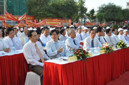 Hành động vì mục tiêu "không còn người nhiễm mới HIV" 6 Hành động vì mục tiêu "không còn người nhiễm mới HIV" 6