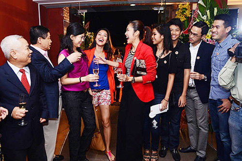 Ho&agrave;ng My lạc mốt trong gia đ&igrave;nh H&agrave; Tăng 3