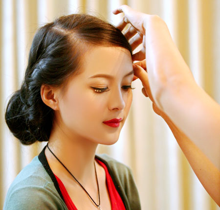 Make up cực xinh cho c&ocirc; d&acirc;u m&ocirc;i mỏng  3