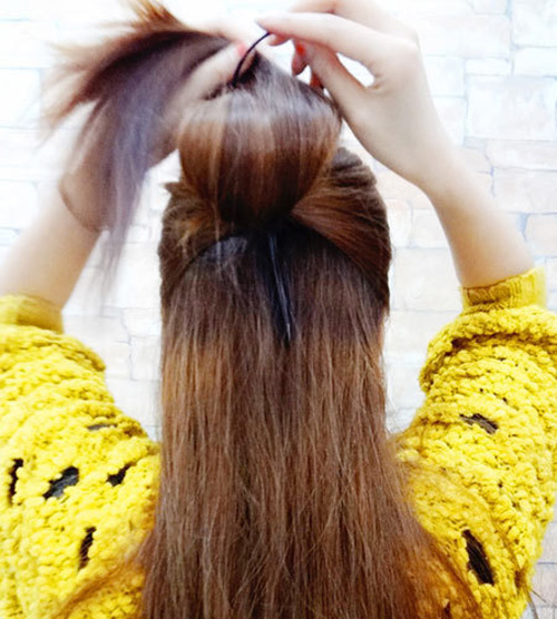 "T&iacute; to&aacute;y" với kiểu t&oacute;c tết cuốn dễ thương  2