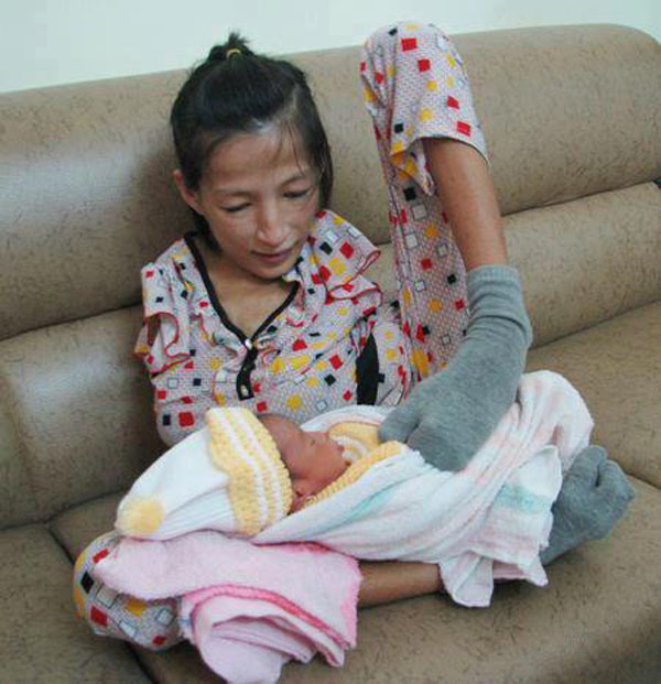 ĐD Quang Dũng "ngoan ngoãn" trong tay Thanh Hằng 5