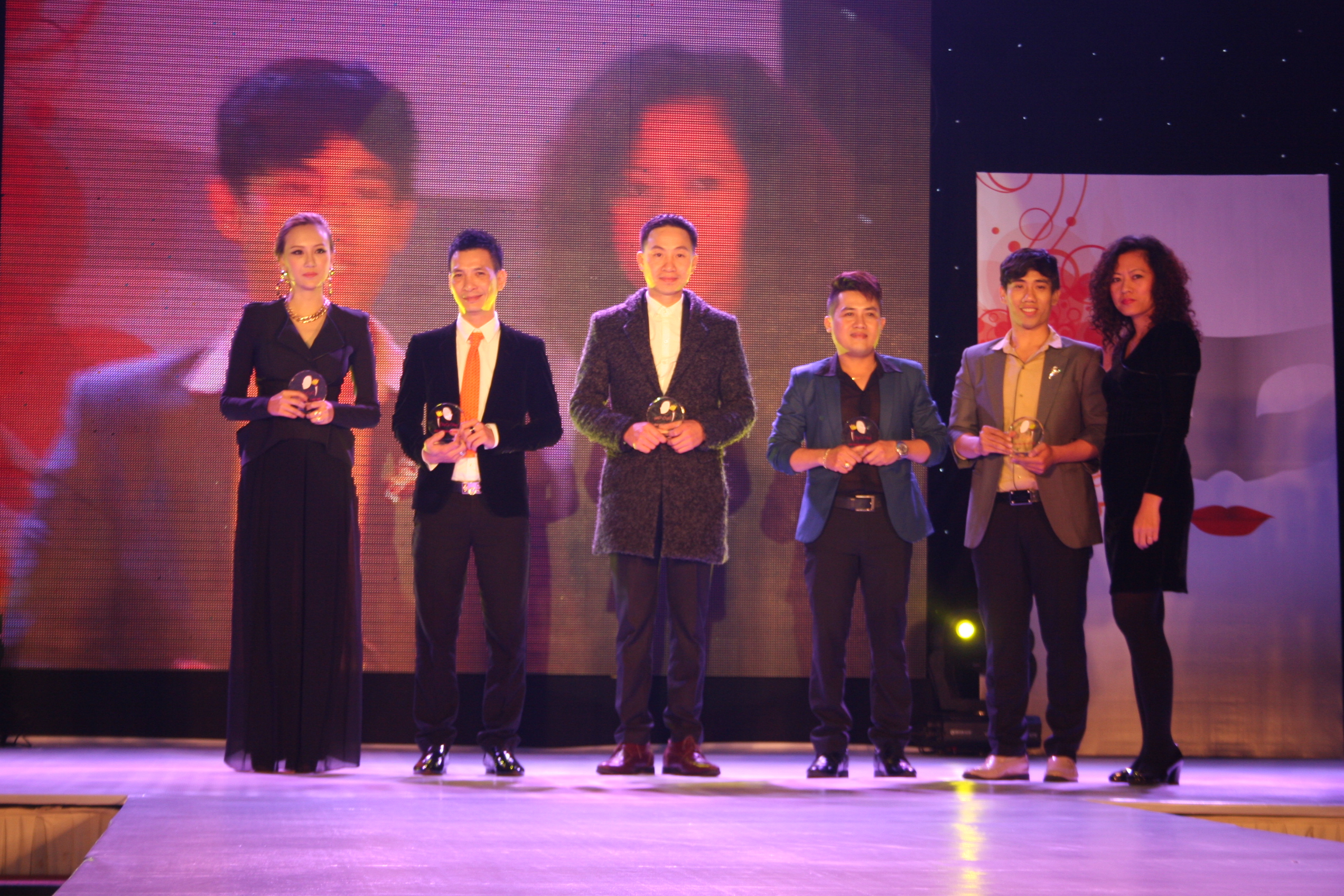 Đ&atilde; t&igrave;m được Qu&aacute;n qu&acirc;n của "Đẹp c&ugrave;ng C&acirc;y cọ v&agrave;ng" lần thứ nhất 6