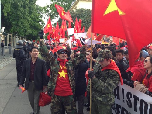 Người Việt khắp thế giới l&ecirc;n tiếng phản đối Trung Quốc 5