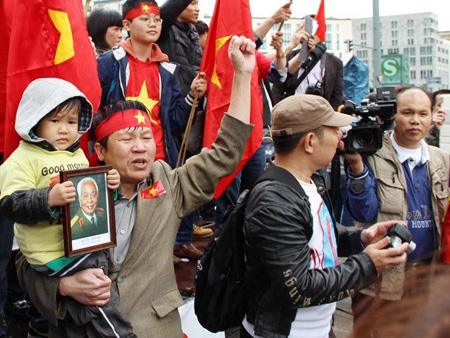 Người Việt khắp thế giới l&ecirc;n tiếng phản đối Trung Quốc 3