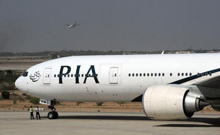 M&aacute;y bay chở 178 người bị tấn c&ocirc;ng tại Pakistan, 1 h&agrave;nh kh&aacute;ch thiệt mạng 1