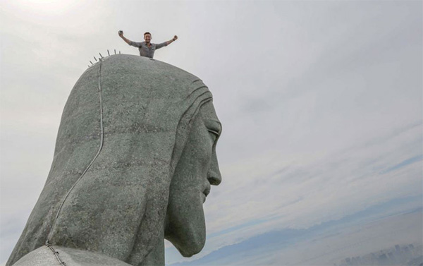 Chụp ảnh "tự sướng" trên đỉnh tượng chúa ở Rio de Janeiro 2 Chụp ảnh "tự sướng" trên đỉnh tượng chúa ở Rio de Janeiro 2