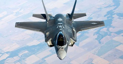 Chiến đấu cơ t&agrave;ng h&igrave;nh F-35 bốc ch&aacute;y khi cất c&aacute;nh 1