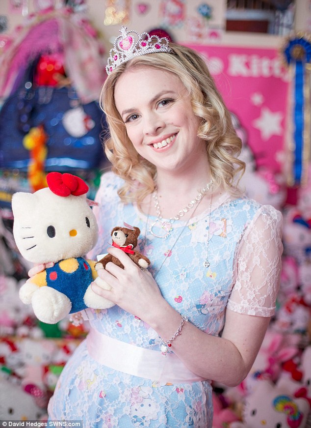 Chia tay cả t&aacute; bạn trai v&igrave;... m&egrave;o Hello Kitty 5