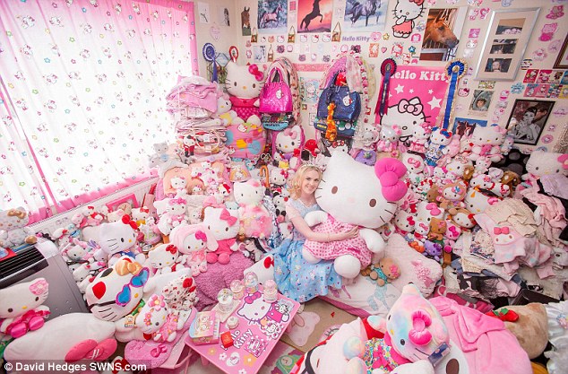 Chia tay cả tá bạn trai vì... mèo Hello Kitty 1 Chia tay cả tá bạn trai vì... mèo Hello Kitty 1