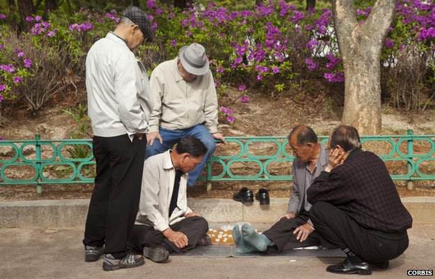 Khi bà ngoại, bà nội Hàn Quốc bán dâm với giá bèo 2