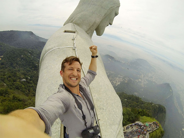 Chụp ảnh "tự sướng" trên đỉnh tượng chúa ở Rio de Janeiro 5 Chụp ảnh "tự sướng" trên đỉnh tượng chúa ở Rio de Janeiro 5