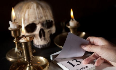 Những thảm họa kinh ho&agrave;ng trong thứ 6 ng&agrave;y 13 1