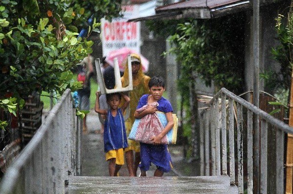 Ch&ugrave;m ảnh: B&atilde;o Rammasun đổ bộ Philippines 9