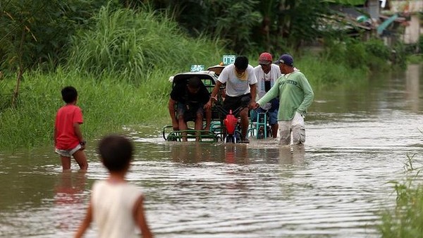 Ch&ugrave;m ảnh: B&atilde;o Rammasun đổ bộ Philippines 10