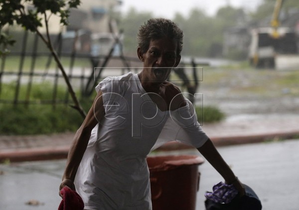 Ch&ugrave;m ảnh: B&atilde;o Rammasun đổ bộ Philippines 11