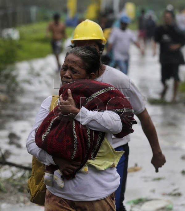 Ch&ugrave;m ảnh: B&atilde;o Rammasun đổ bộ Philippines 14
