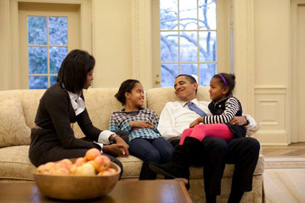 Tổng thống Mỹ Barack Obama cấm hai con gái dùng facebook, phải trông trẻ thuê để tự kiếm tiền 1 Tổng thống Mỹ Barack Obama cấm hai con gái dùng facebook, phải trông trẻ thuê để tự kiếm tiền 1