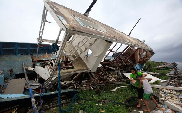 Kinh hoàng bão “Thần Sấm” tàn phá Philippines, nhiều người chết 4