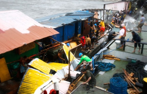Kinh hoàng bão “Thần Sấm” tàn phá Philippines, nhiều người chết 10