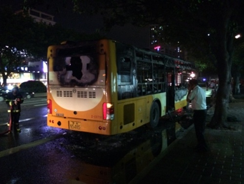 Cháy xe buýt dữ dội tại Quảng Châu, hai người chết 1