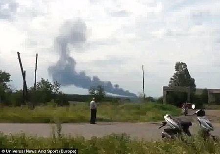 Máy bay Malaysia chở 298 người "trúng tên lửa" tại Ukraine 1