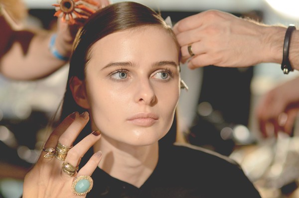 B&iacute; quyết trang điểm đơn giản cho người c&oacute; khu&ocirc;n mặt to 3