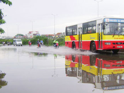 Đường vành đai biến thành sông 1