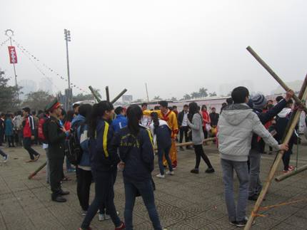 Đi hiến máu, say mê với trò chơi dân gian 4