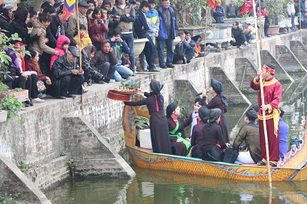 Hội Lim: Cấm ngả n&oacute;n lại "bưng khay" xin tiền 2