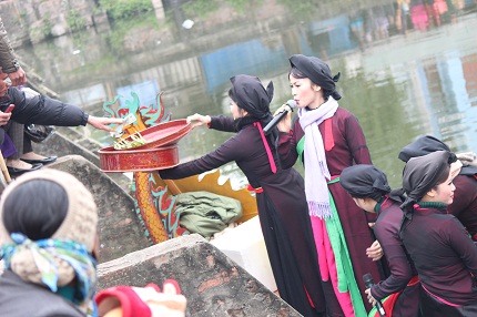 Hội Lim: Cấm ngả n&oacute;n lại "bưng khay" xin tiền 3