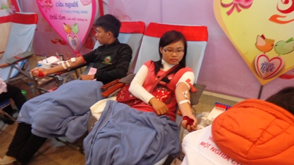Hơn 2 vạn bạn trẻ tham gia hiến m&aacute;u tại Lễ hội Xu&acirc;n hồng 2014 6