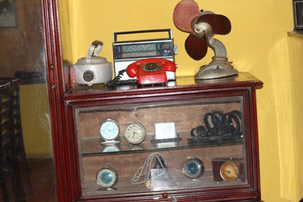 Đắt kh&aacute;ch nh&agrave; h&agrave;ng b&aacute;n đồ ăn thời bao cấp ở H&agrave; Nội  8
