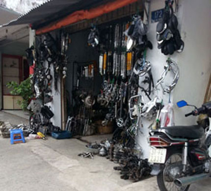 Cận cảnh khu chợ “luộc” đồ xe máy nổi tiếng nhất Sài thành 1