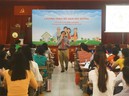 Bé tự do khám phá thế giới, không lo bị nhiễm giun Bé tự do khám phá thế giới, không lo bị nhiễm giun