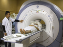 Chụp MRI là cách chuẩn đoán thoát vị đĩa đệm chuẩn xác nhất Chụp MRI là cách chuẩn đoán thoát vị đĩa đệm chuẩn xác nhất