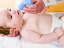 Con gặp họa vì bố mẹ mua nhầm thuốc nhỏ mũi