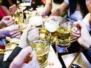 Người đàn ông nh�p viện cấp cứu chỉ vì vừa xem World Cup vừa ăn uống vô độ
