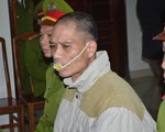 Ra tòa, kẻ thảm sát 4 bà cháu ở Quảng Ninh được gắn thiết bị... chống cắn lưỡi!