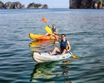 Nếu dừng dịch vụ chèo thuyền kayak, vịnh Hạ Long còn những gì ?
