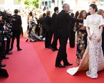 Ngoài váy áo, Lý Nhã Kỳ có gì trên thảm đỏ Cannes?