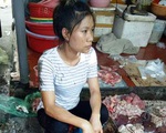 Người phụ nữ bị hắt dầu luyn trộn chất thải vì bán thịt lợn giá rẻ