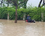 Nha Trang đường biến thành sông, TP.HCM đường vắng tanh vì mưa lớn trong cơn bão số 9