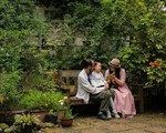 Ngôi nhà vườn và cuộc sống đẹp như một bài thơ của gia đình gồm cặp vợ chồng và hai con gái bị liệt não