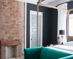 Nội thất màu xanh ngọc lục bảo giúp không gian sống của bạn hiện lên quá đỗi hoàn hảo