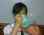 Hải Phòng: Phẫn nộ giáo viên phạt học sinh uống nước giẻ lau bảng
