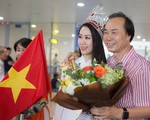 Bố đẻ ra tận sân bay đón, Dương Thùy Linh bật khóc vì cảm động