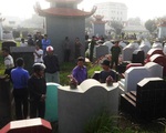 Phát hoảng khi gần 100 ngôi mộ bị đập vỡ bát hương trong đêm