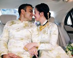 Lấy chồng doanh nhân Ấn Độ, cô dâu Võ Hạ Trâm đeo vàng trĩu cổ trong đám cưới