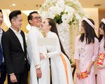 Vợ trẻ của NSND Trung Hiếu chủ động hôn chồng trong đám cưới